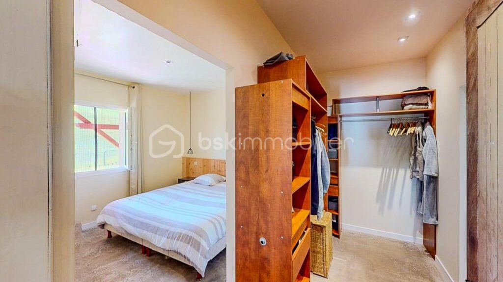 Maison de plain-pied de 2015 avec un T2 indépendant – 7 pièces – 4 chambres – 201 m²
