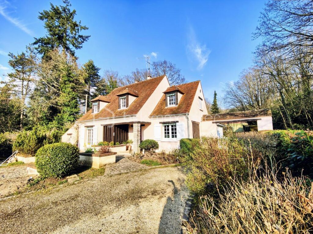 Au calme, grande maison familiale 6 ch av jardin clos arboré, terrasse et piscine couverte – 15 pièces – 6 chambres – 390 m²