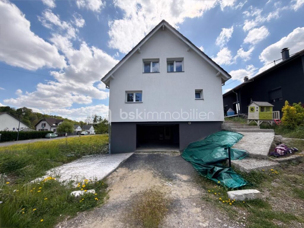 Maison contemporaine 2015 – 140m2 – 5,12 ares de terrain – 5 pièces – 4 chambres – 140 m²