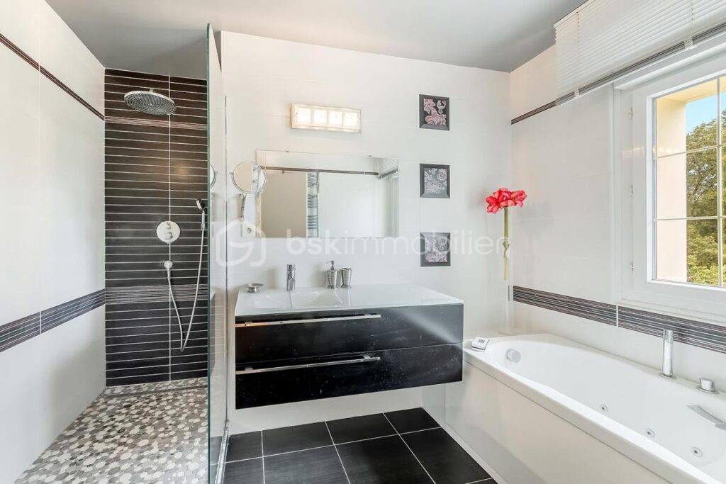Maison d’exception de 200 m² avec piscine et domaine de 15 000 m² – Cadre naturel préservé – Le Mesnil-Roch (axe Rennes-Saint Malo) – 9 pièces – 5 chambres – 200 m²