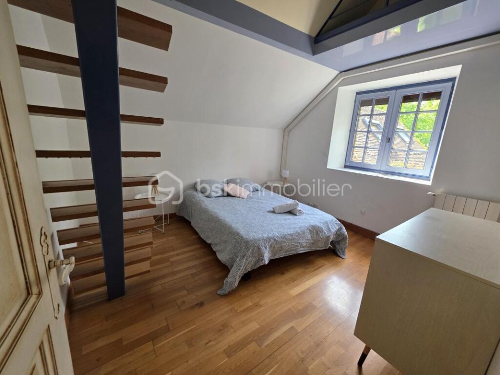 Propriété d’exception 16 pièces 7 chambres à Sens 5 minutes de la gare qui mène à Paris Bercy en 54 minutes – 16 pièces – 6 chambres – 367 m²