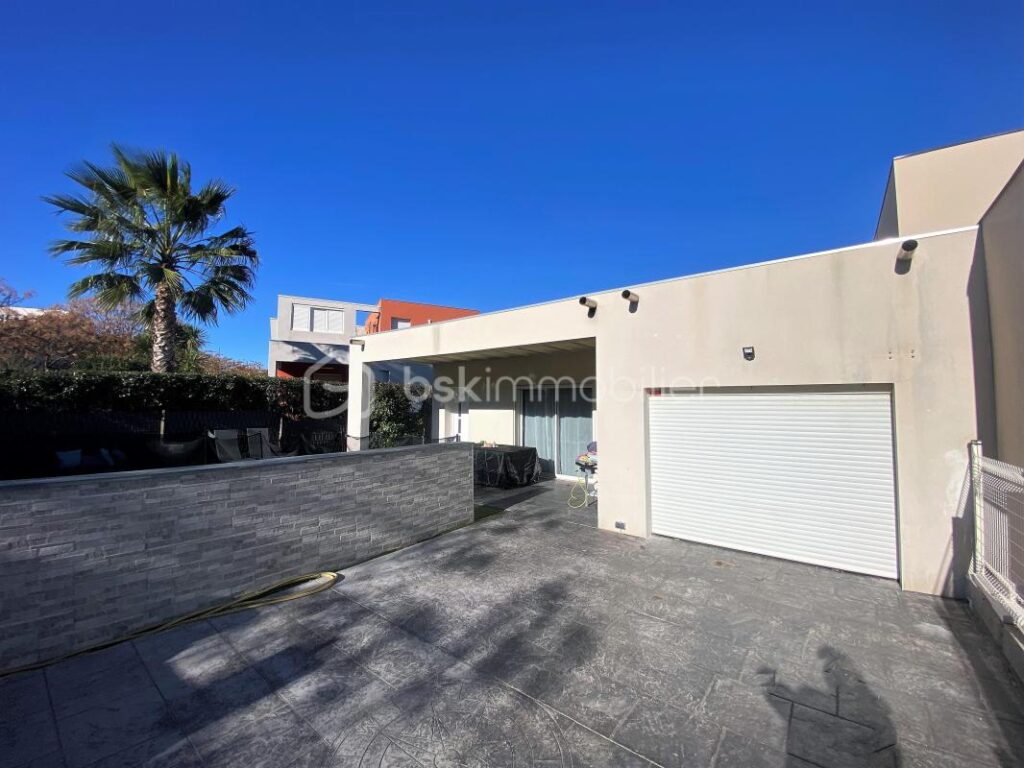 CAPISCOL – VILLA CONTEMPORAINE – 3 CHAMBRES – PISCINE – 4 pièces – 3 chambres – 130 m²