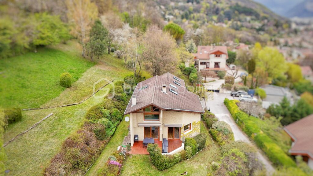 Maison d’architecte de 180m2 – 8 pièces – 7 chambres – 180 m²