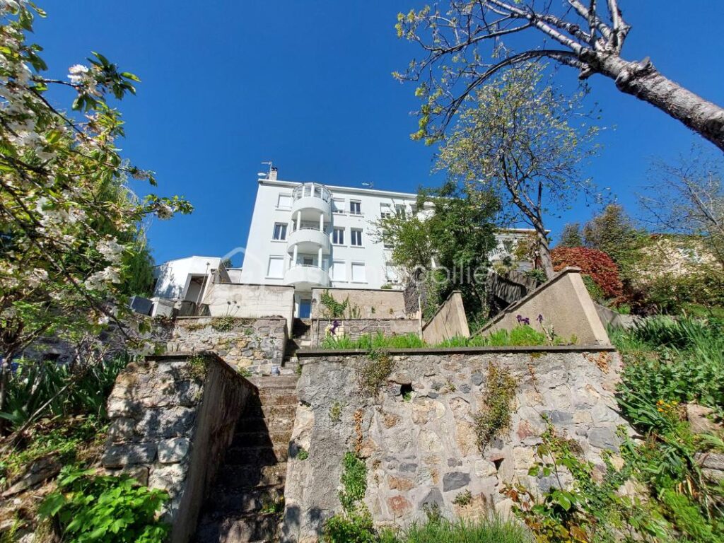 ✨ Appartement T3 avec jardin et vue exceptionnelle à Royat ✨ – 3 pièces – 2 chambres – 65 m²