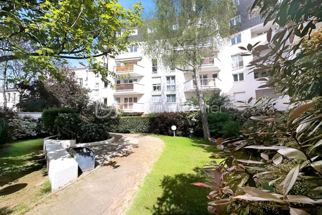 Beau 2 pièces avec balcon plein sud sur Jardin avec Parking et cave – 2 pièces – 1 chambre – 48 m²