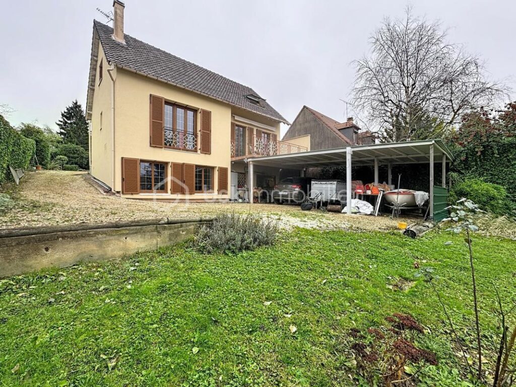 Maison traditionnelle 6 pièces au calme avec sous-sol/garage/terrasse/carport/jardin – 6 pièces – 5 chambres – 135 m²