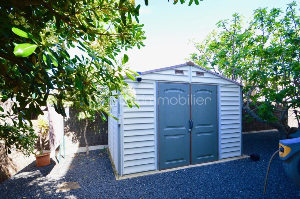 Belle villa avec jardin, garage et piscine – 5 pièces – 3 chambres – 180 m²