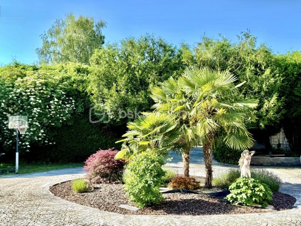 Fublaines – Maison d’architecte 200 m² + potentiel 250 m² – Terrain 3 500 m² – 8 pièces – 5 chambres – 192 m²