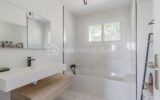 MAISON FAMILIALE AVEC VUE DÉGAGÉE, AU CALME DANS UN CADRE EXCEPTIONNEL PROCHE COMMODITÉS – 8 pièces – 5 chambres – 241 m²