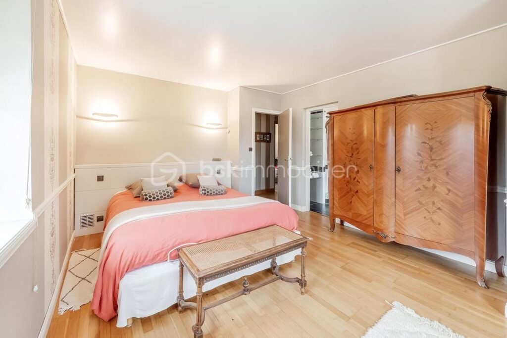 Maison d’exception de 200 m² avec piscine et domaine de 15 000 m² – Cadre naturel préservé – Le Mesnil-Roch (axe Rennes-Saint Malo) – 9 pièces – 5 chambres – 200 m²