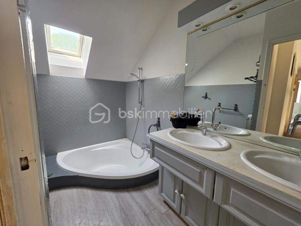 Propriété d’exception 16 pièces 7 chambres à Sens 5 minutes de la gare qui mène à Paris Bercy en 54 minutes – 16 pièces – 6 chambres – 367 m²