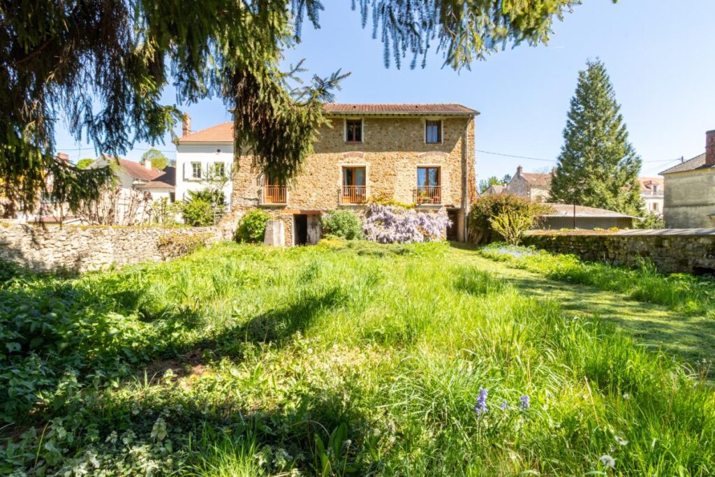 Immeuble de rapport – 13 lots – Brueil-en-Vexin (78) – NR pièces – NR chambres – 452 m²