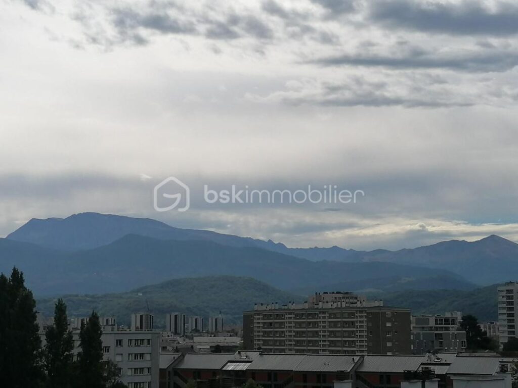 APPARTEMENT avec cave privative et un garage – 4 pièces – 2 chambres – 70 m²