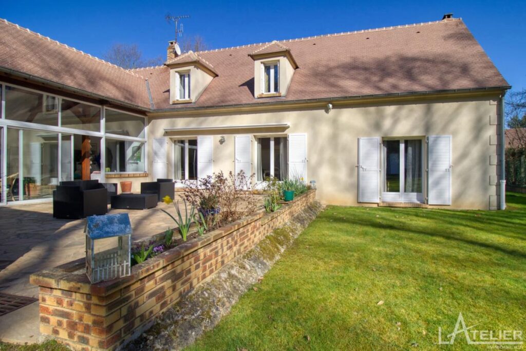 Maison familiale en lisière de forêt – 200m² de calme absolu – 7 pièces – 4 chambres – 211 m²