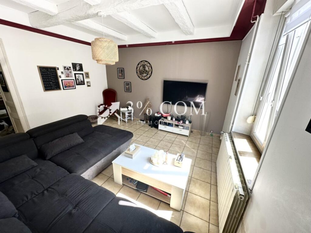 MAISON DE VILLAGE 210 M2 – TERRAIN 868 M2 – 8 pièces – 3 chambres – 210 m²