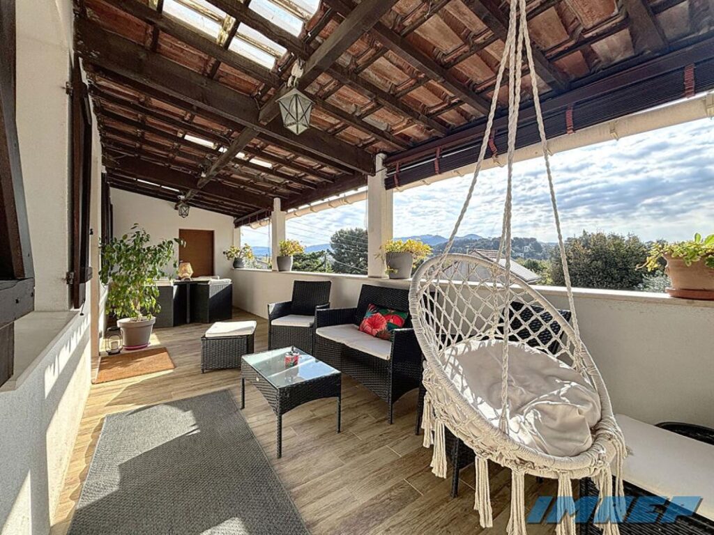 13013 Plan de Cuques Maison avec jardin piscine garage – 5 pièces – 4 chambres – 130 m²