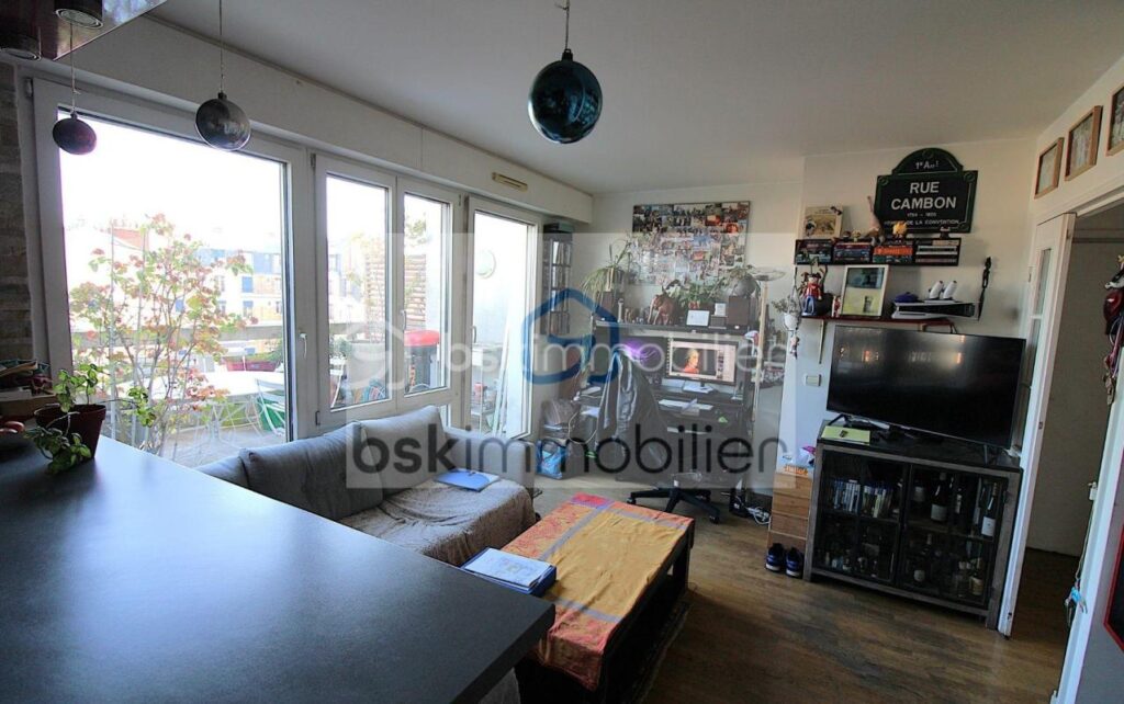 Vue sur le Bois de Vincennes – 2 terrasses – 7e étage – Parking – Cave – Fort potentiel – 3 pièces – 2 chambres – 53 m²