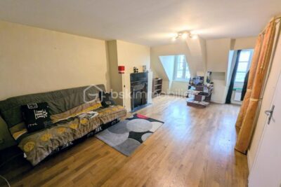 Appartement à vendre – Cœur de ville de FOUGERES avec vue sur le beffroi – 4 pièces – 2 chambres – 63 m²