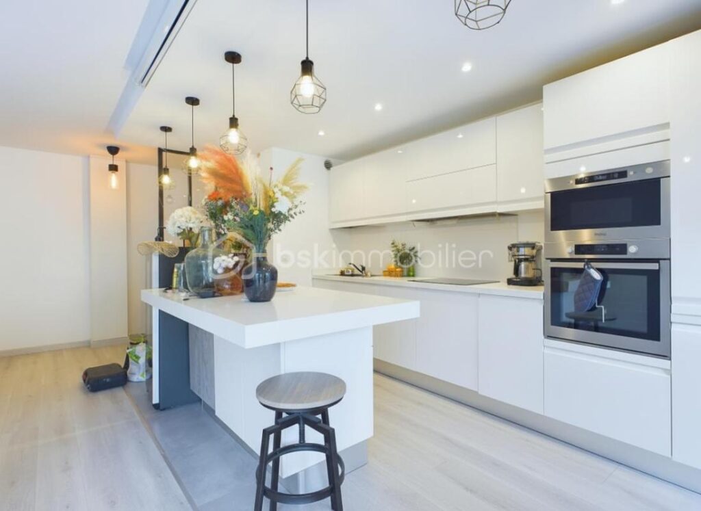 Magnifique 3 pièces entièrement refait avec grande terrasse – 3 pièces – 2 chambres – 65 m²