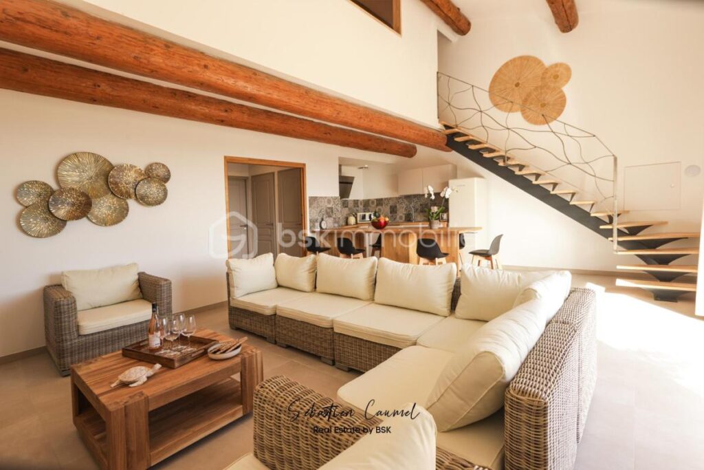 Mireval – Duplex meublé T4 99 m² – Terrasse – Vue étangs et mer – 4 pièces – 3 chambres – 99 m²