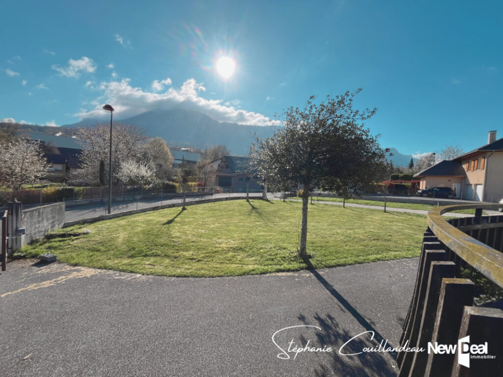 Grande maison à rénover sur grand terrain plat sur les hauteurs d’Aix les Bains – 7 pièces – 5 chambres – 177 m²