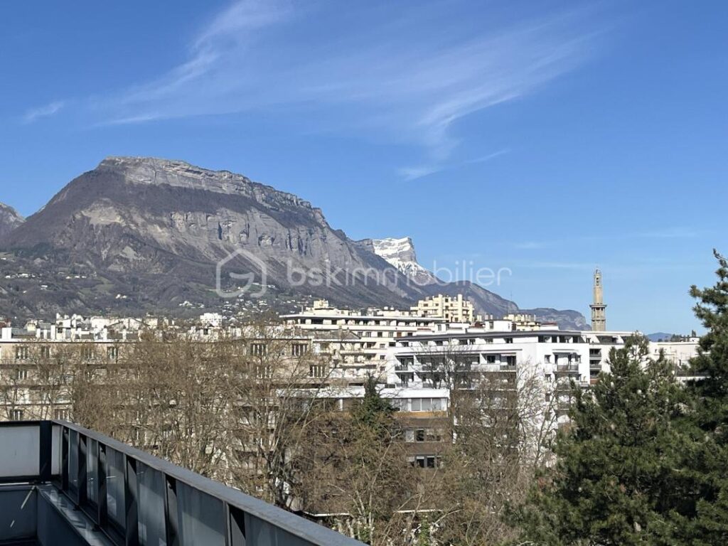 EXCLUSIVITÉ : Vivez au Sommet – T2 bis avec Balcon Panoramique de 25 m² – 3 pièces – 2 chambres – 51 m²