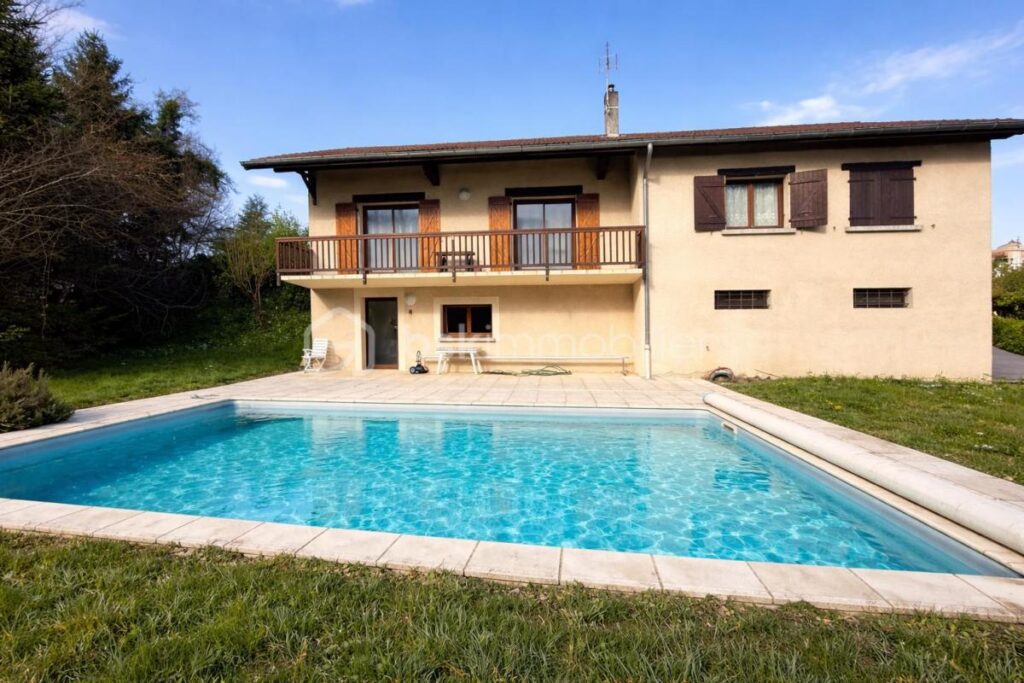 Maison familiale 183 m² avec piscine, grand terrain et vue nature – Rovon à proximité immédiate de Vinay – 6 pièces – 4 chambres – 183 m²