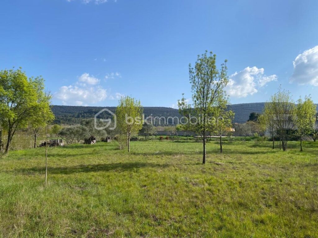 Coup de coeur pour cette magnifique parcelle constructible et viabillisée de 2318m² – Vue imprenable sur l&rsquo;arrière pays – NR pièces – NR chambres – 2318 m²