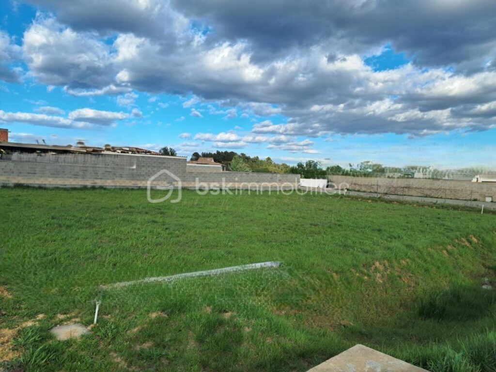 Très beau terrain constructible et viabilisé de 924m² – NR pièces – NR chambres – 924 m²