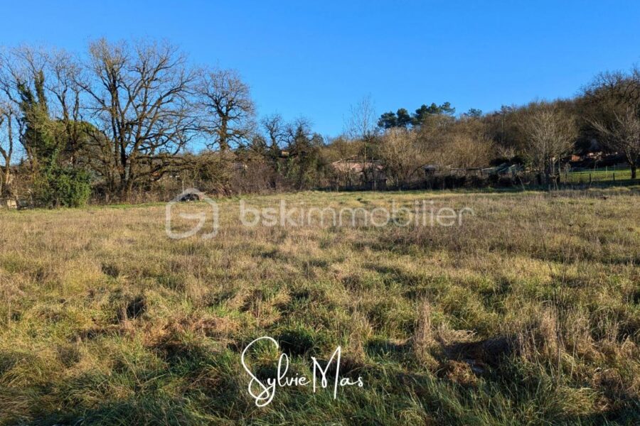 Terrain à vendre à Saint front sur lemance