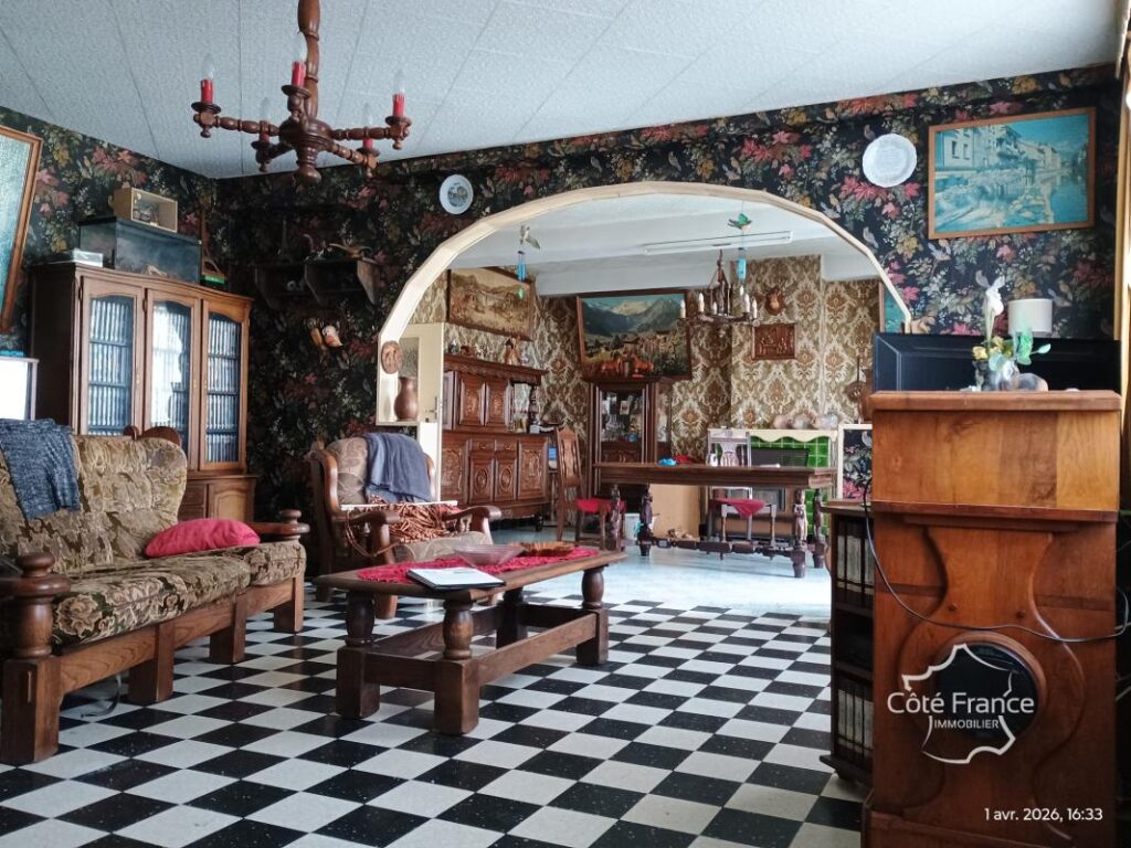 NORD – Noyelles-Sur-Sambre – Maison mitoyenne à rénover – 6 pièces – 3 chambres – 157 m²