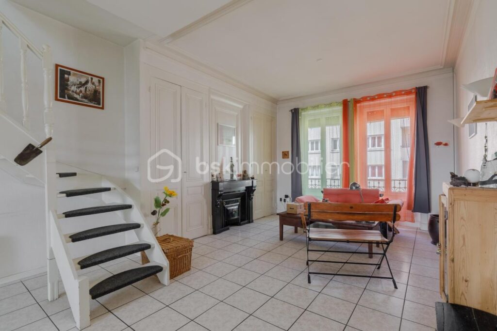 Charmant T3 traversant en duplex au sein d’une petite copropriété à MONTCHAT Lyon 3 – 3 pièces – 2 chambres – 63 m²