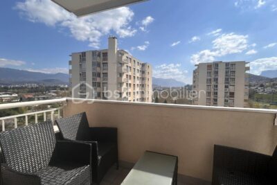 En exclusivité – Dernier étage avec vue dégagée et beau potentiel – 5 pièces – 3 chambres – 97 m²