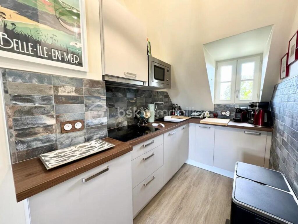 SUPERBE T2 BIS RENOVE ET MEUBLE – 35 M² AU SOL – GOLFE DU MORBIHAN – PISCINE – PARC – 3 pièces – 2 chambres – 25 m²