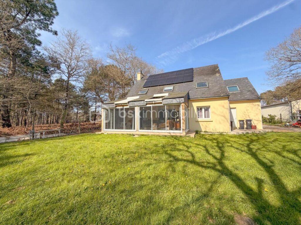 BRECH – Maison d&rsquo;environ 117 m2 habitables – 5 pièces – 3 chambres – 117 m²