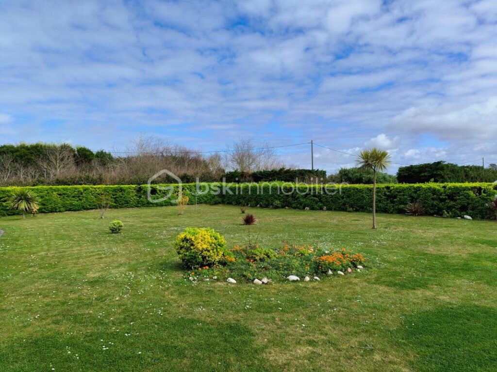 Maison néo-bretonne avec vue mer à Kerlouan – 5 pièces – 3 chambres – 117 m²