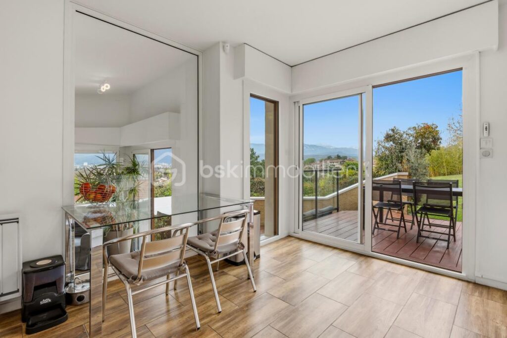 Maison d’architecte de 180m2 – 8 pièces – 7 chambres – 180 m²