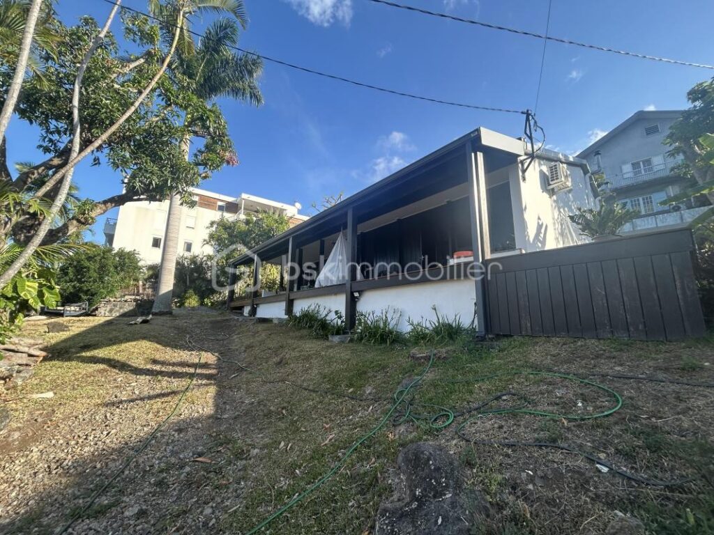 Maison de plain-pied de 181 m² sur un terrain de 1058 m² à Bellepierre – 5 pièces – 4 chambres – 136 m²