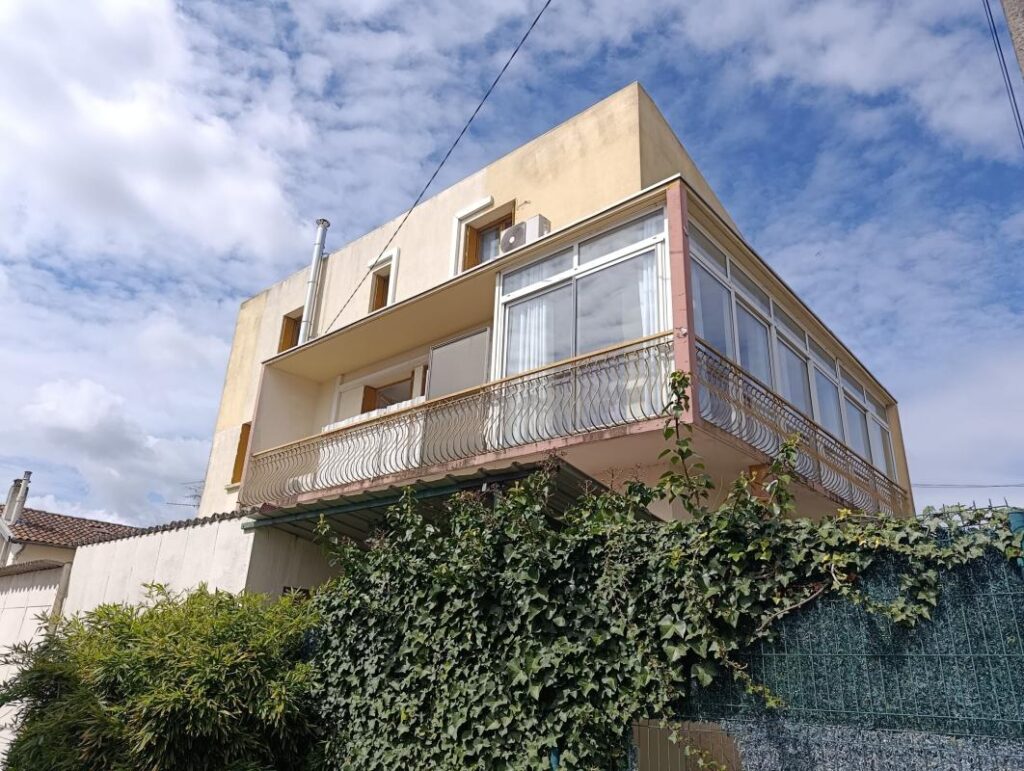 PROCHE TOUTES COMMODITES, BEL ENVIRONNEMENT – 5 pièces – 4 chambres – 186 m²