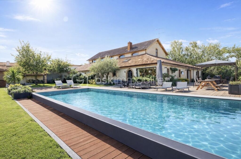 🏡 Longère d’exception – Propriété de prestige à Cholet – 397 m² – Parc d’1 hectare – 12 pièces – 5 chambres – 398 m²