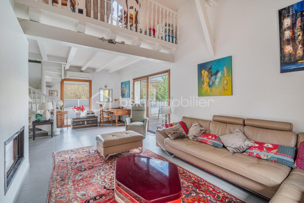 Propriété haut de gamme avec piscine & vue dégagée – 264 m² Brié et Angonnes – 8 pièces – 4 chambres – 274 m²