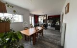 Maison 5 chambres sur jardin clos – GESTE – 260 000 € HAI – 8 pièces – 5 chambres – 166 m²