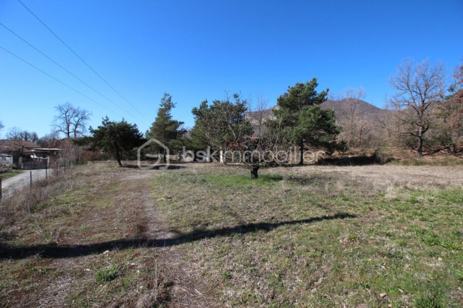 Terrain à vendre à Lardier et valenca