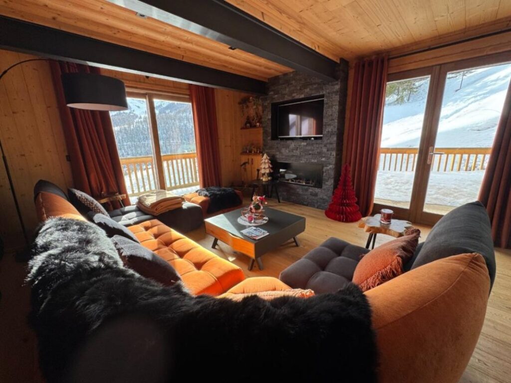 à vendre CHALET DE PRESTIGE — Auron, Station des Alpes-Maritimes 176 m² — 4 chambres — Vue imprenable sur le domaine skiable – 6 pièces – 4 chambres – 176 m²