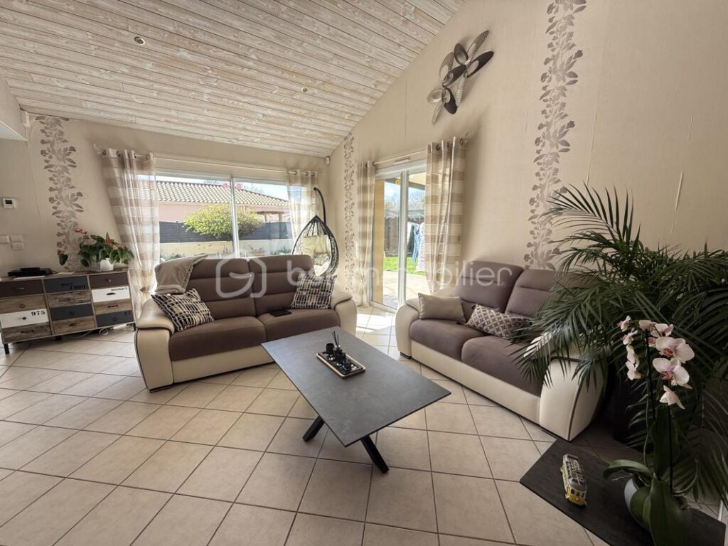 Maison familiale avec piscine chauffée – 7 pièces – 4 chambres – 150 m²