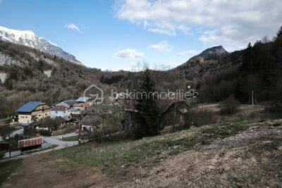 Terrain constructible libre de construction à moins de 45 minutes de Genève – vue sur la point de Marcelly – NR pièces – NR chambres – 626 m²
