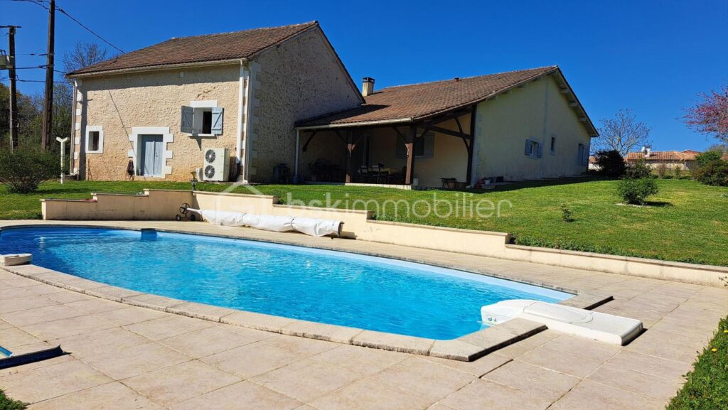 Corps de ferme – 4 pièces – 3 chambres – 136 m²