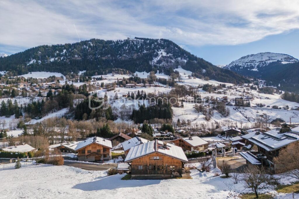 MEGEVE- CHALET FAMILIAL AU COEUR D’UN HAMEAU HISTORIQUE – 12 pièces – 7 chambres – 243 m²