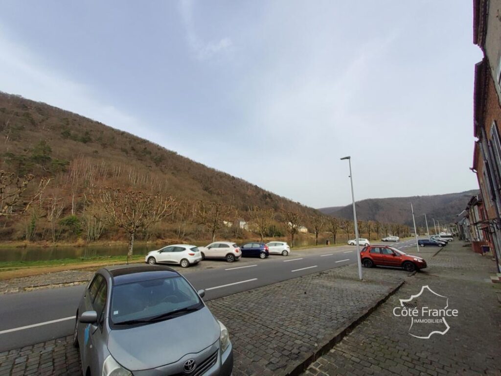 Revin 08. Maison 102 m2. Trois chambres et garage – 4 pièces – 3 chambres – 102 m²