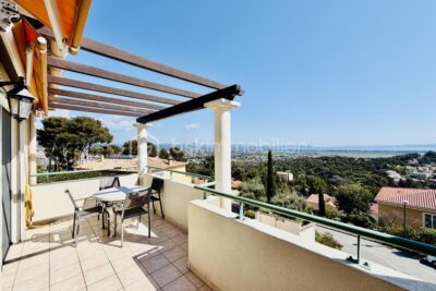 DPT VAR (83) – VUE MER PANORAMIQUE A COUPER LE SOUFLE POUR CE BEL APPARTEMENT – 4 pièces – 2 chambres – 80 m²